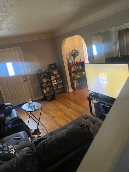 Building Photo - 17411 Throckley Ave