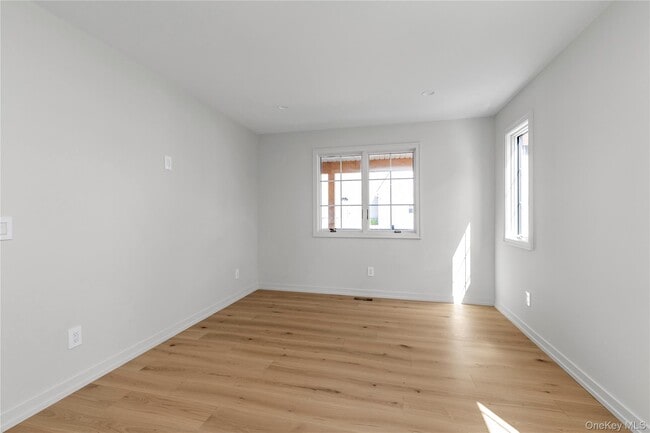 Building Photo - 157 Lincoln Ave