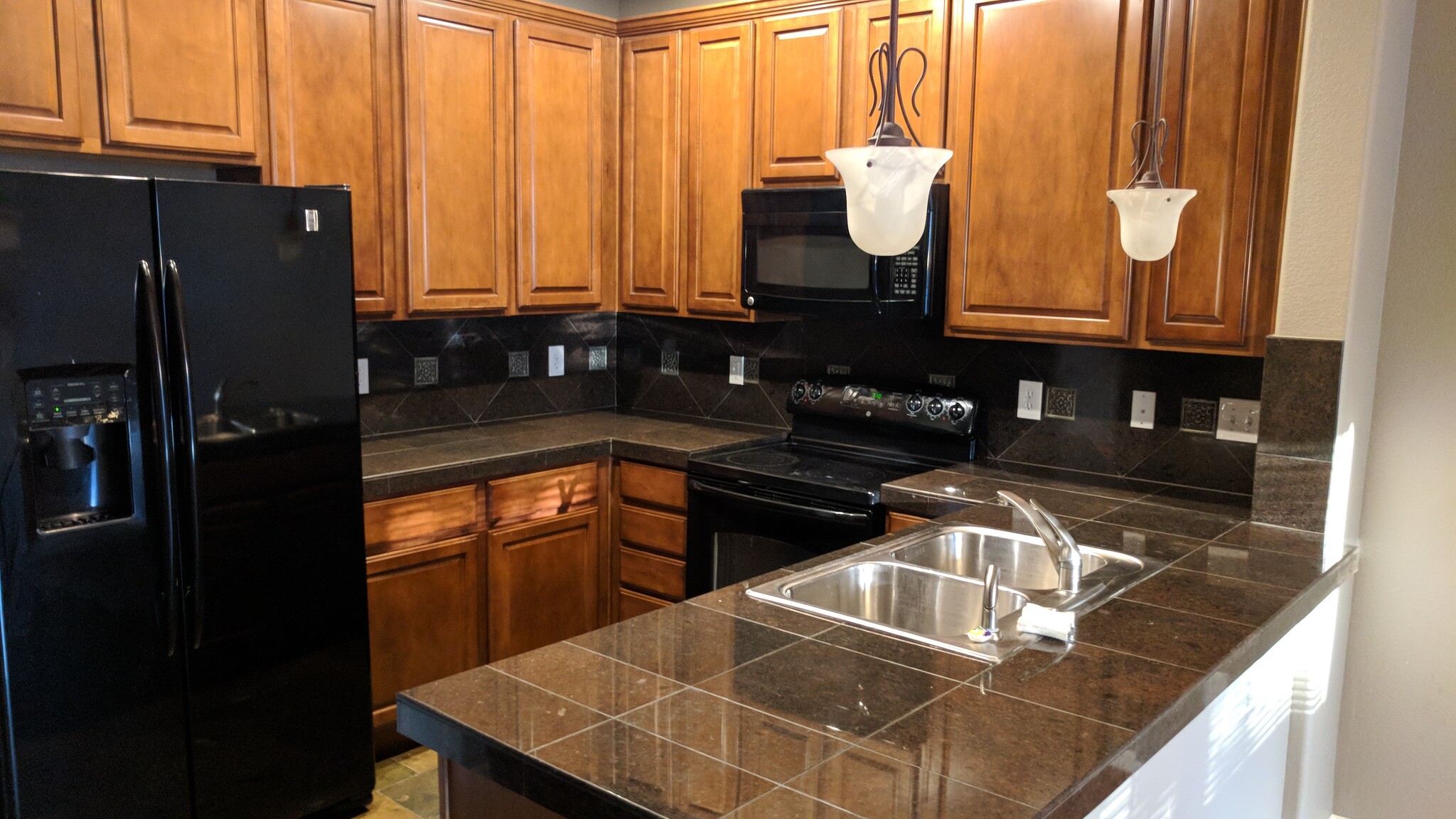 Kitchen with 42" cabinets - 157 S McGregor Cir