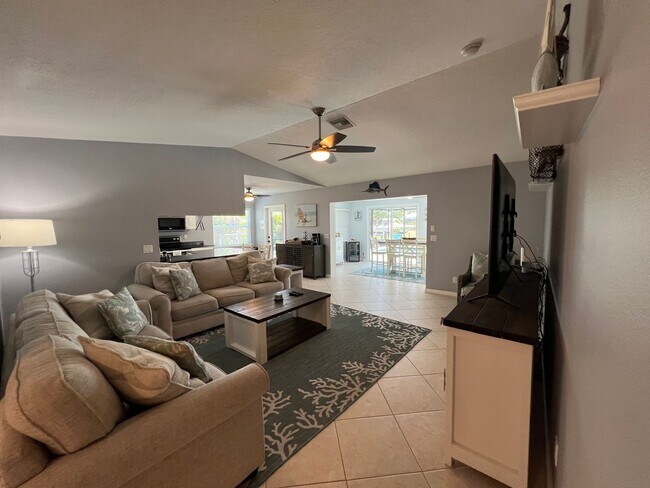 Building Photo - FURNISHED SHORT TERM RENTAL - 3 Bed / 2 Bath - Single Family Pool Home - $5,000/month ** Heated S...
