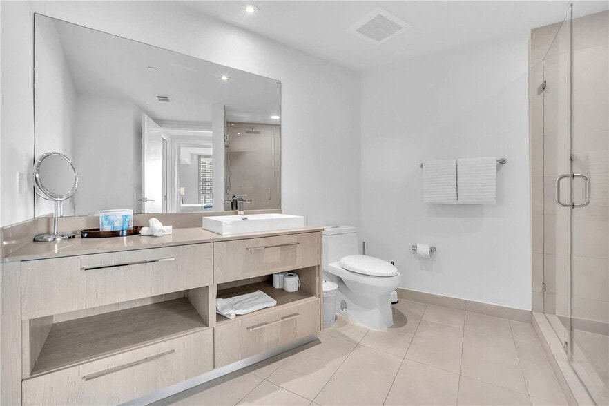 Building Photo - 4111 S Ocean Dr