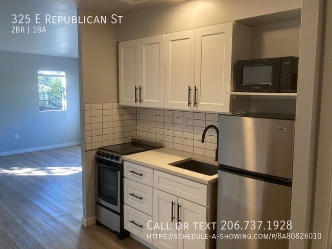 Building Photo - 325 E Republican St