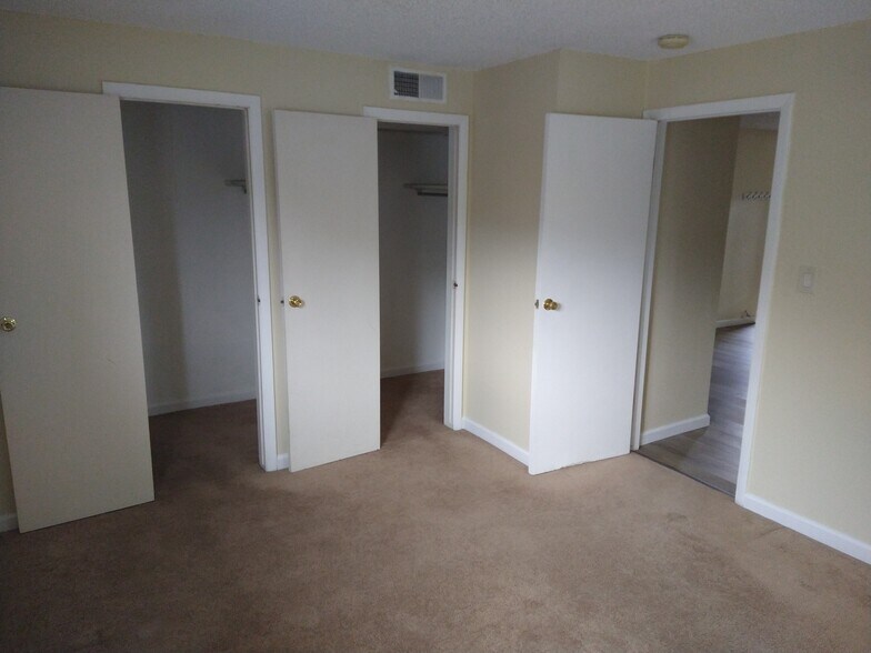 Bedroom closet doors - 3313 Madison Ave
