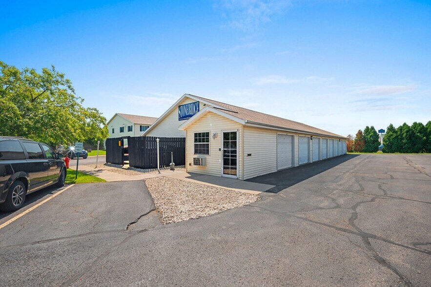 Building Photo - Stoneridge Apartments