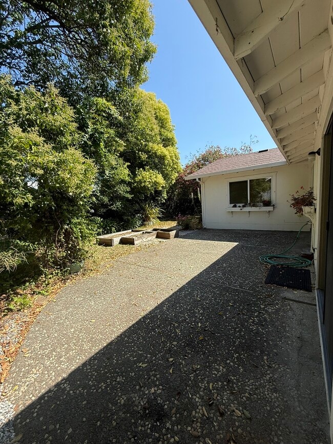 Building Photo - 969 Madison Dr