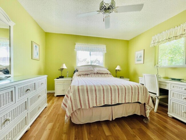 Building Photo - 257 S Cypress Rd