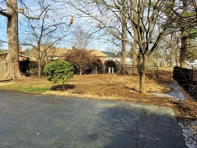 Building Photo - 8203 Camberley Dr