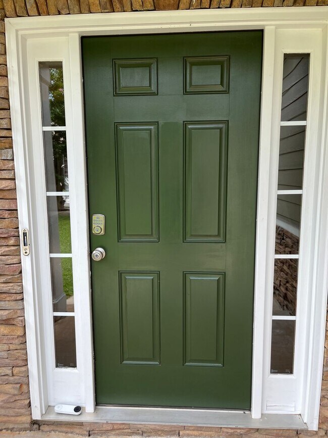 Building Photo - 5 Bedroom 3.5 Bathroom House in Douglasville GA