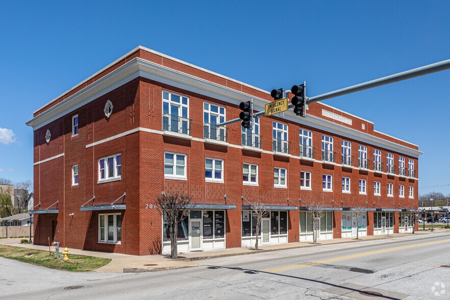 Primary Photo - Merchant Flats on 8th - Utilities Included!