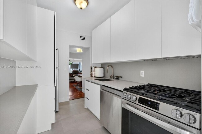 Building Photo - 7207 Bay Dr
