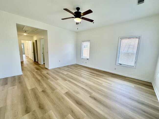 Building Photo - Beautiful Two Bedroom Townhome Located in Bluffton Village!