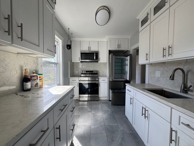 Building Photo - 677 Boston Ave