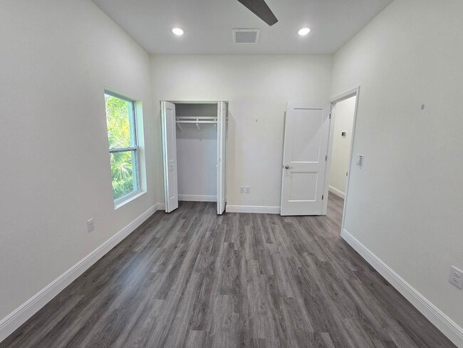 Building Photo - Charming 3-Bedroom, 2-Bath Home in Sarasota ~ Near Legacy Trail
