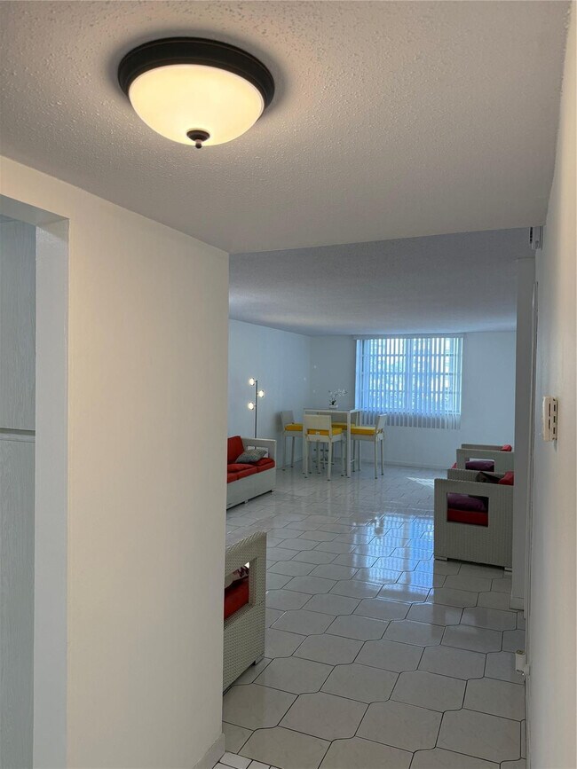 Building Photo - 1849 S Ocean Dr