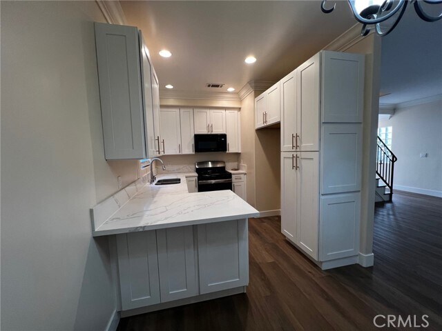 Building Photo - 13768 Cordary Ave