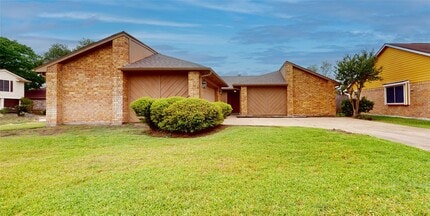 Building Photo - 1022 Manorglen Dr