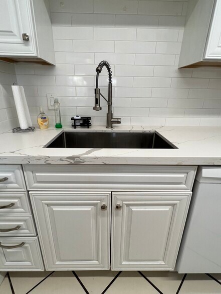 Building Photo - 3001 Albatross Rd