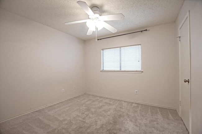 Building Photo - 1353 Lakeside Loop