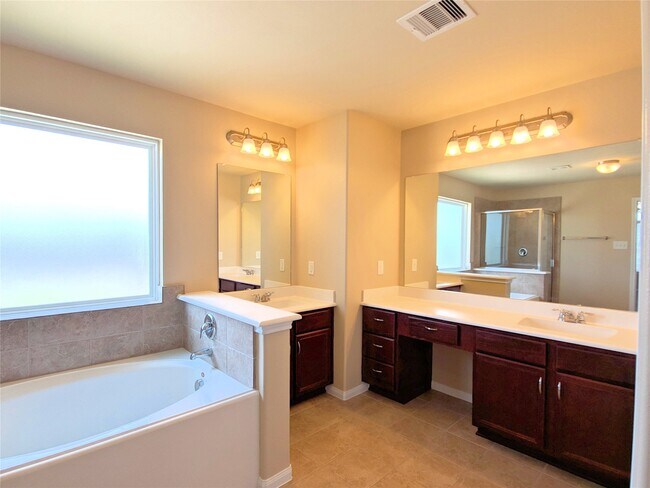 Building Photo - 24726 Colonial Elm Dr