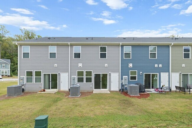 Building Photo - 3063 Spline Cir