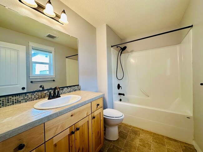 Building Photo - *Half-Off 1st Month's Rent!* Two Bedroom H...
