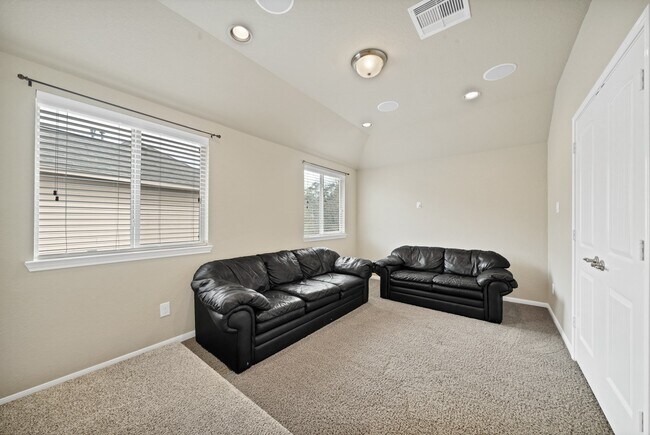 Building Photo - 107 Autumn Forest Ln