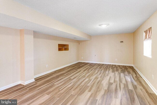 Building Photo - 15385 Bevanwood Dr