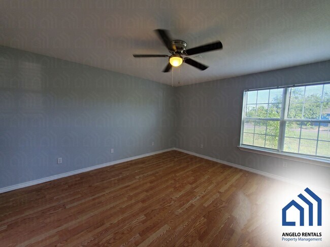 Building Photo - Spacious 4-bedroom 1.5 bath home COMING SOON!