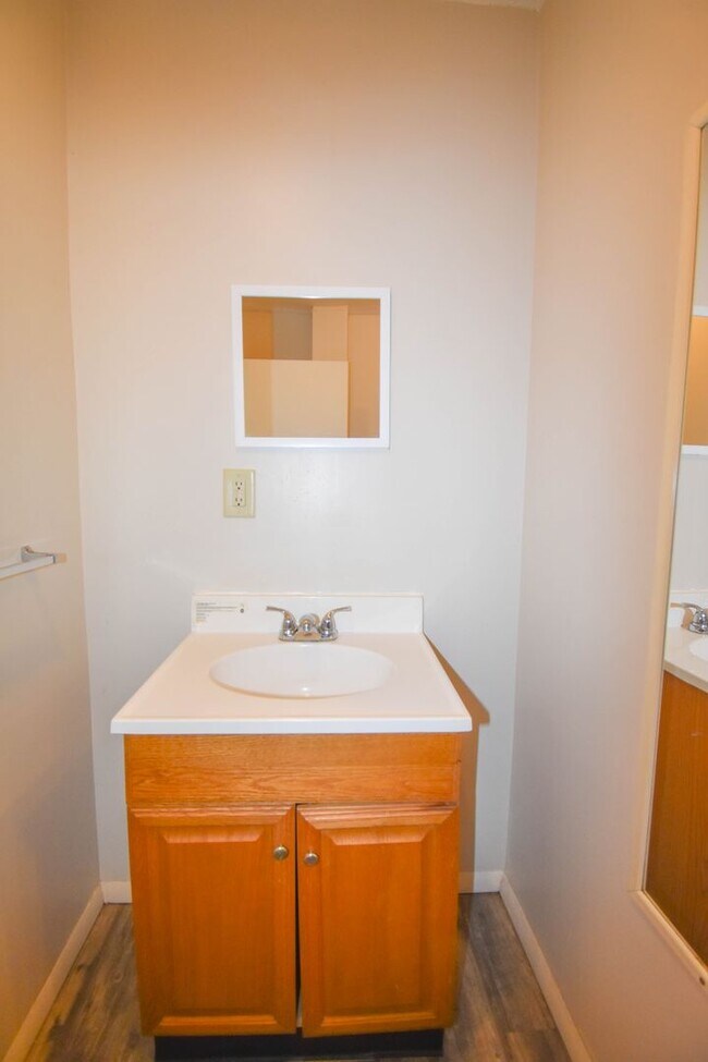 Building Photo - RWIL300