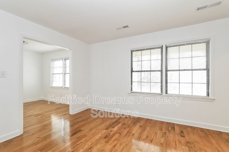 Building Photo - 2732 Knob Hill Dr