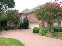 Building Photo - 2801 Greenhill Dr