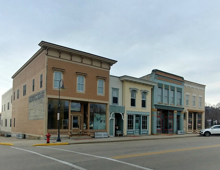 Primary Photo - Mazomanie Downtown Apartments