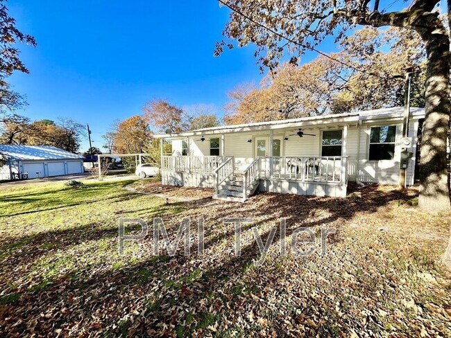 Building Photo - 223 Sunray St