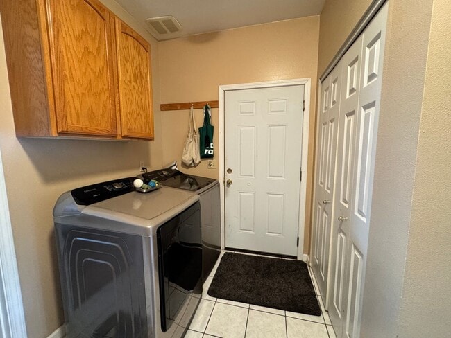 Building Photo - Occupied, do not disturb tenants. West Val...