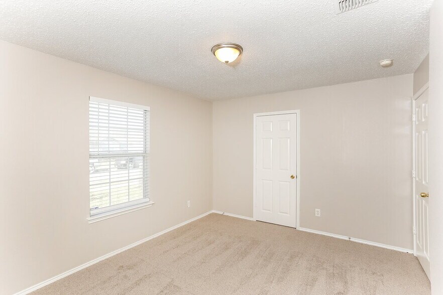 Building Photo - 176 Palm Dr