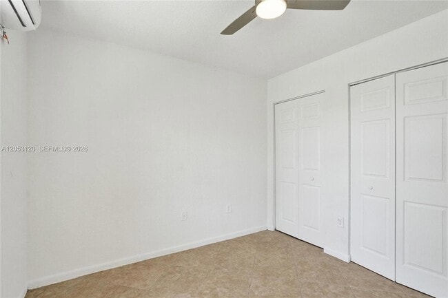 Building Photo - 2120-2122 Thomas Street Unit 2122