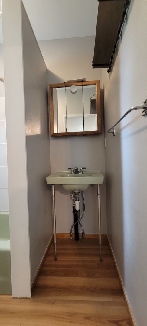 Building Photo - 744 SE Cleveland Ave