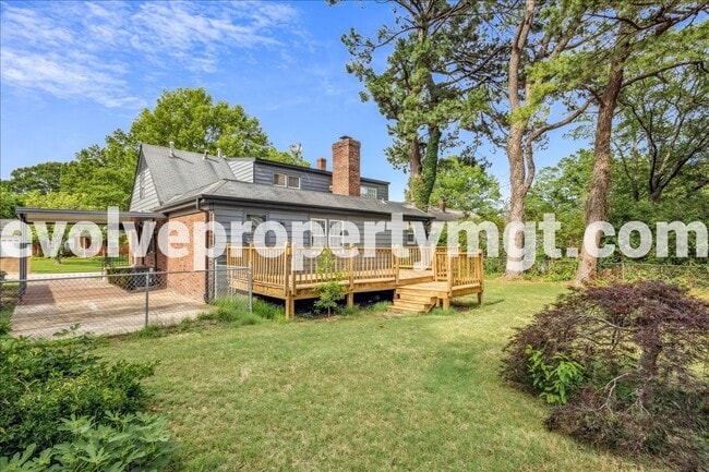 Building Photo - BEAUTIFUL EAST MEMPHIS 4/2!