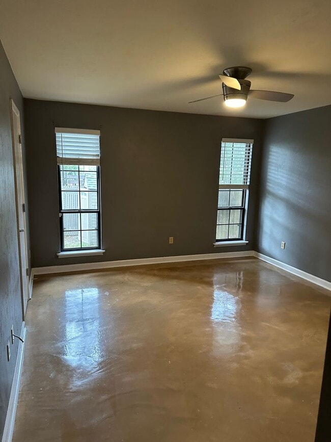 Building Photo - Great townhome in Brewster Estates!