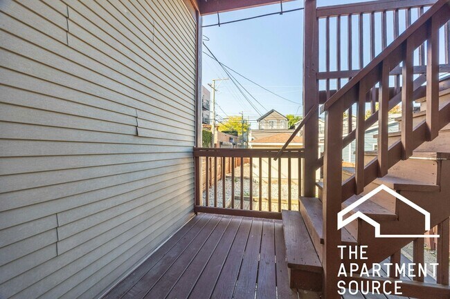 Building Photo - 2416 N Maplewood Ave