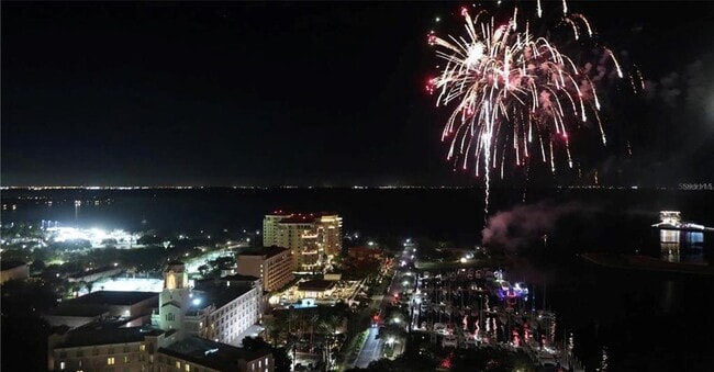 Building Photo - 400 Beach Dr NE