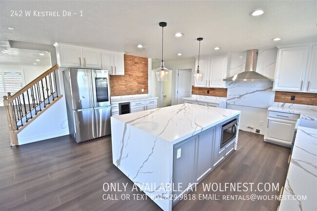 Building Photo - 242 Kestrel Dr