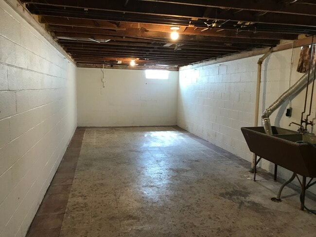 Basement Laundry Room - 1798 Tanglewood Dr