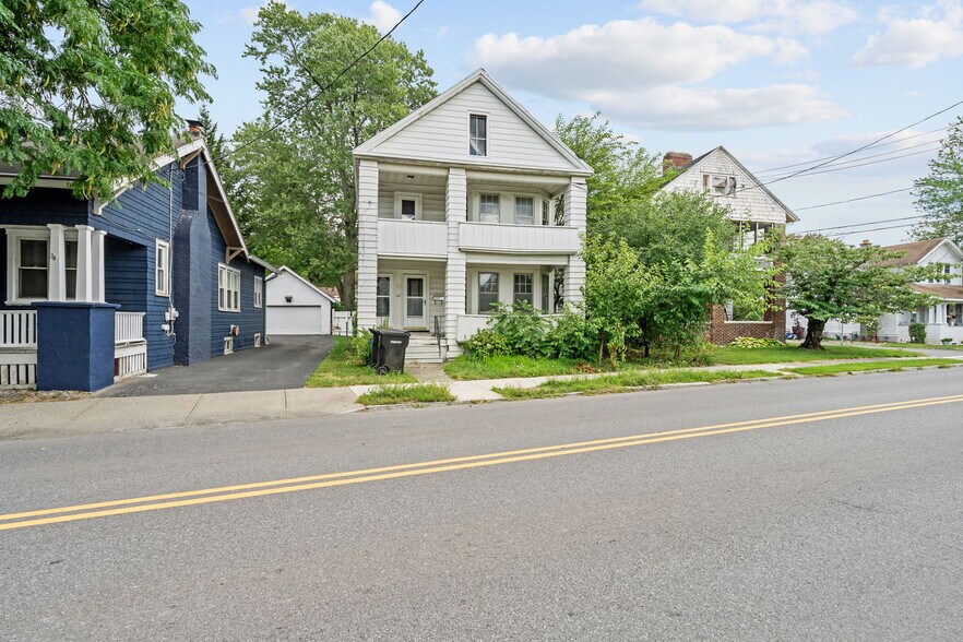Building Photo - 22 N Lake Ave