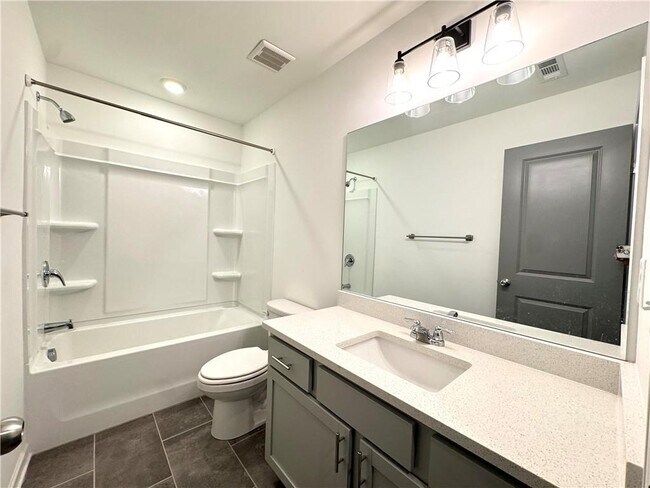 Building Photo - 2955 Vinca Dr