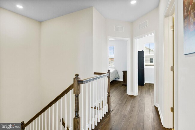 Building Photo - 18 Rome Wy