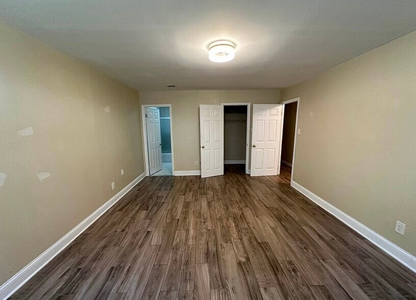 Building Photo - 386B Chauncey St