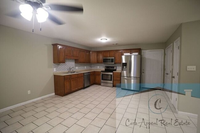 Building Photo - Utilities included!! Internet included!! Spacious 2 bed /2 full bath apt - includes washer/dryer