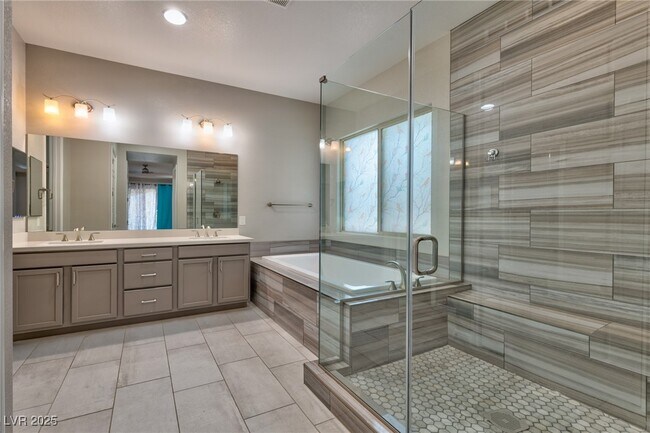 Building Photo - 252 Castellari Dr