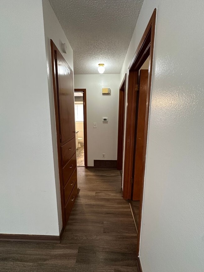 Building Photo - 3 Bed, 1.5 Bath, 1 Car garage